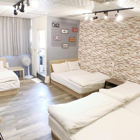 Fengjia Gift Box Homestay Taizhong Zewnętrze zdjęcie