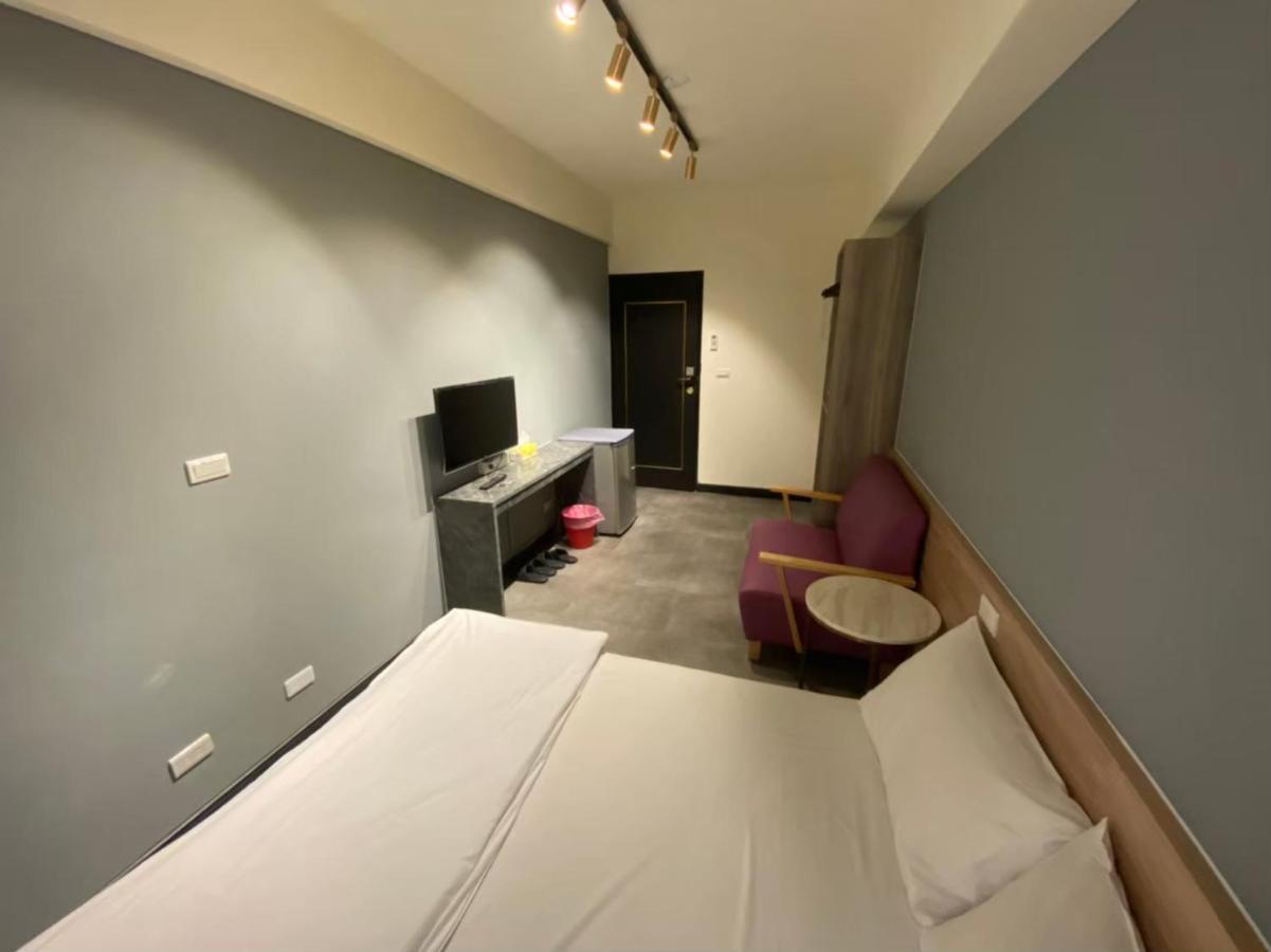 Fengjia Gift Box Homestay Taizhong Zewnętrze zdjęcie