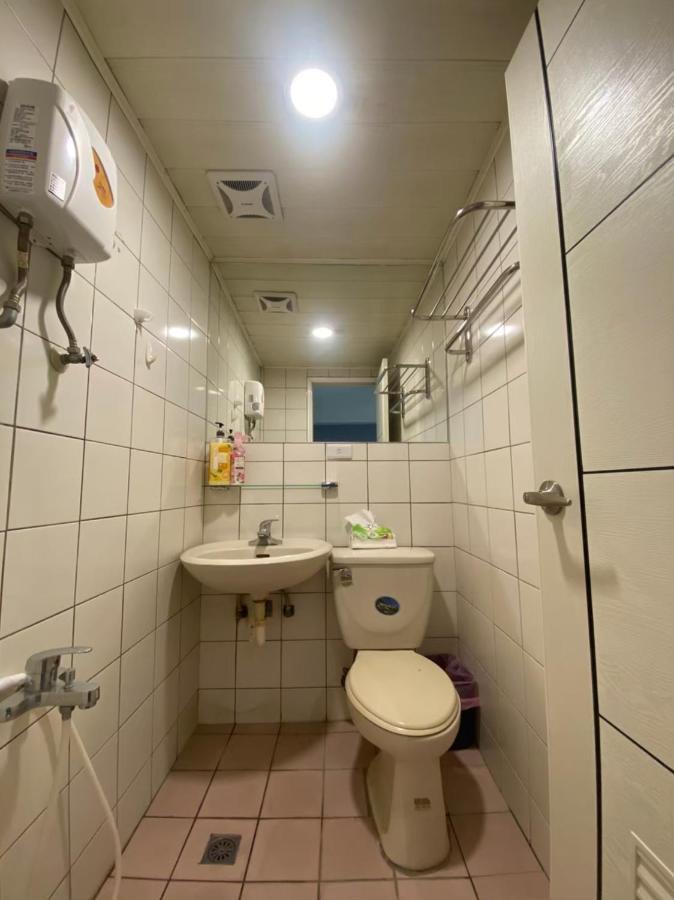 Fengjia Gift Box Homestay Taizhong Zewnętrze zdjęcie